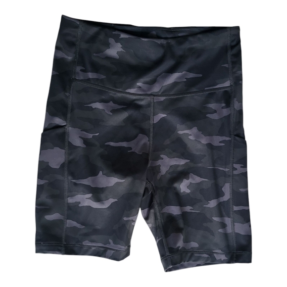 Ultimate Stash Pocket Camo Print Women's Bike Shorts. - Picture 2 of 9